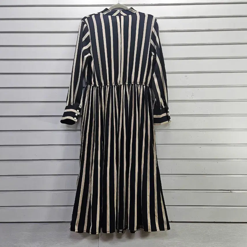 [BUNJANG] Stripe Pearl Detail Slit Long Dress / 스트라이프 진주장식 트임 롱원피스/보물찾기천사