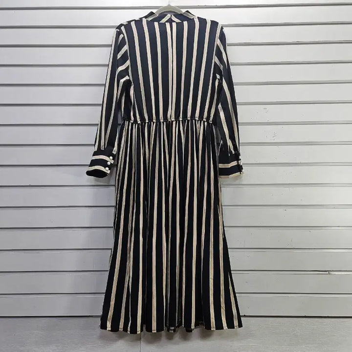 [BUNJANG] Stripe Pearl Detail Slit Long Dress / 스트라이프 진주장식 트임 롱원피스/보물찾기천사