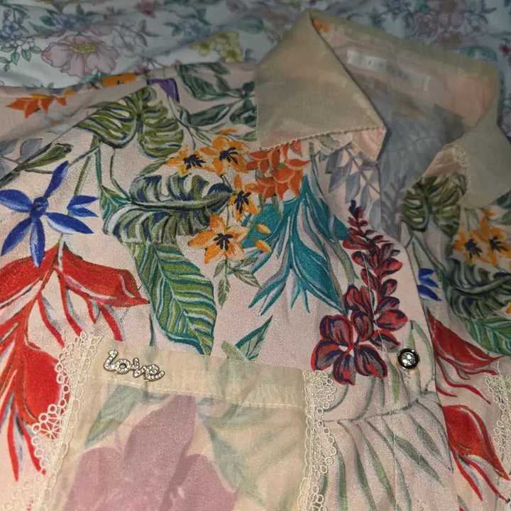 [BUNJANG] Vintage Floral Oriental Y2K Romantic Lace Batwing Blouse / 빈티지)플로럴 오리엔탈 y2k 레이스 모리걸 가오리핏 로맨틱 셔츠블라우스