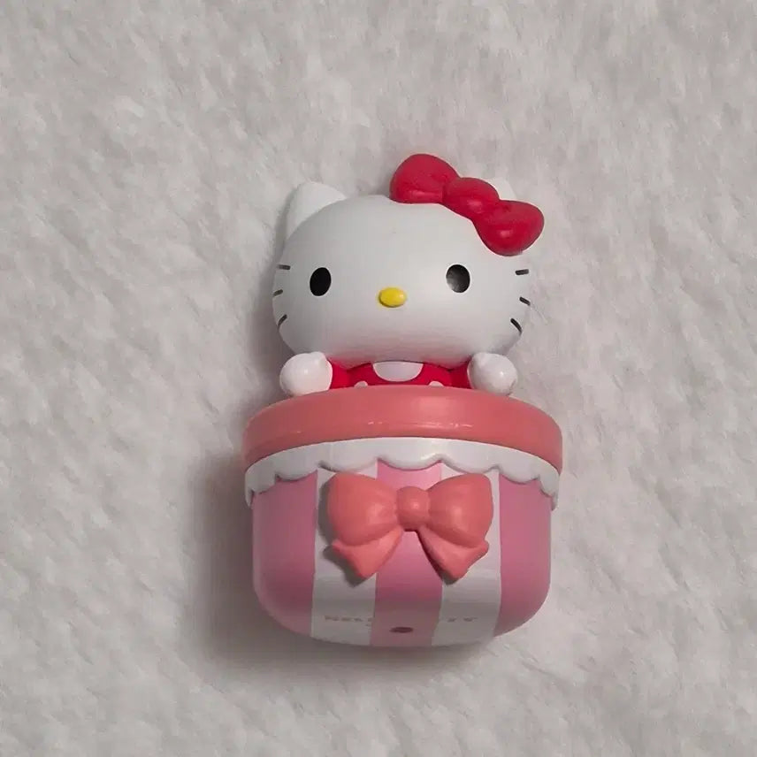 [BUNJANG] Hello Kitty Rocking Basket Figure / 흔들바구니 키티피규어
