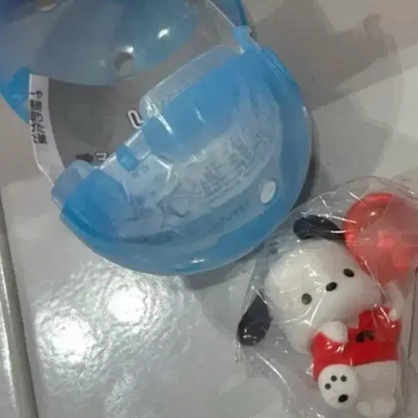 [BUNJANG] Sanrio Pochacco Gachapon Keychain with Red Balloon / 산리오 가챠 빨간풍선 포챠코 키링 가챠