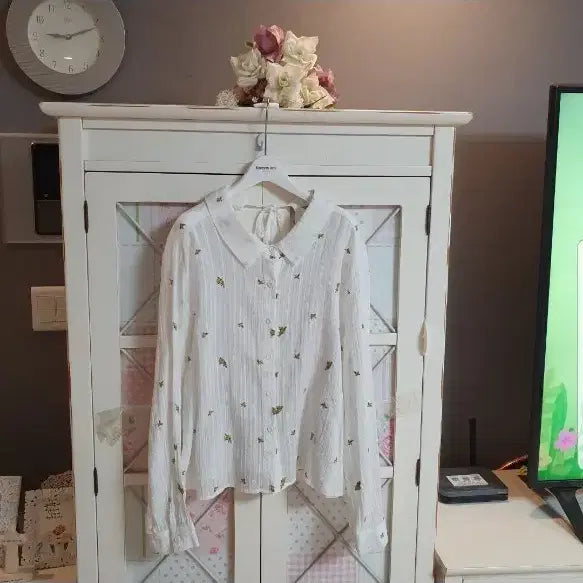 [BUNJANG] 8 Seconds Embroidered Blouse / 에잇세컨즈 자수 블라우스/55-66