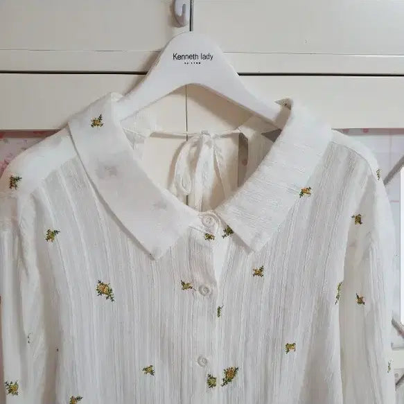 [BUNJANG] 8 Seconds Embroidered Blouse / 에잇세컨즈 자수 블라우스/55-66