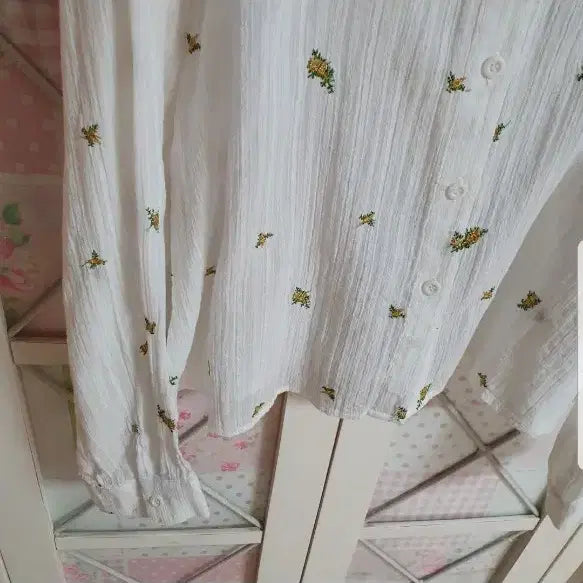 [BUNJANG] 8 Seconds Embroidered Blouse / 에잇세컨즈 자수 블라우스/55-66