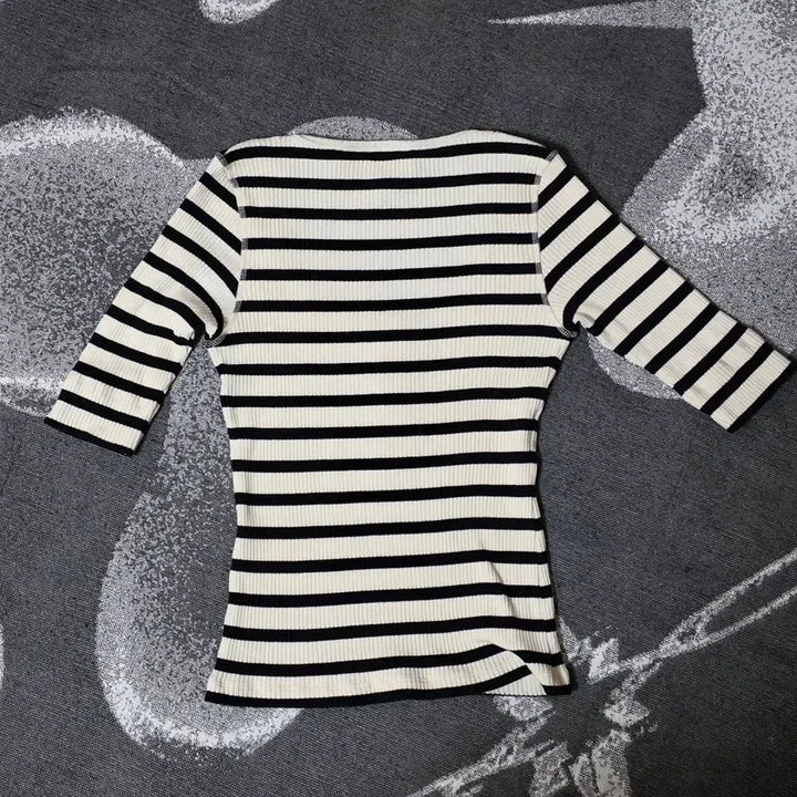 [BUNJANG] Ganni Enamel Button Scoop Neck Knit Top / ganni 가니 에나멜 단추 포인트 스쿱넥 니트 탑 55