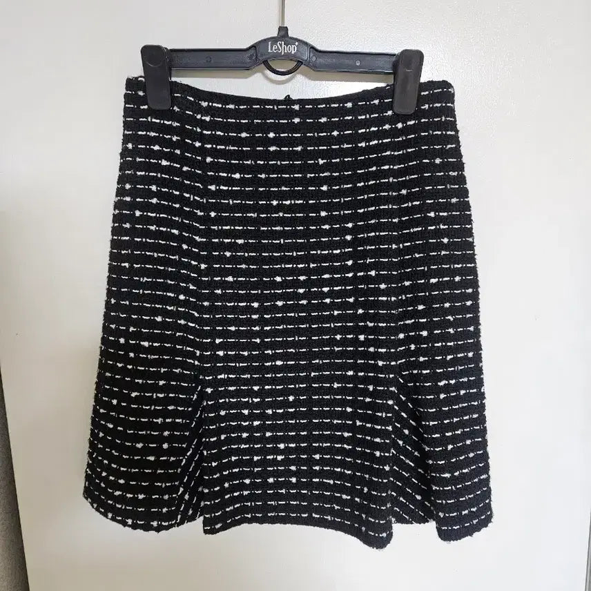 [BUNJANG] Sisley Tweed Skirt (New with Tags) / 시슬리 트위드 스커트 치마(택있는 새상품)