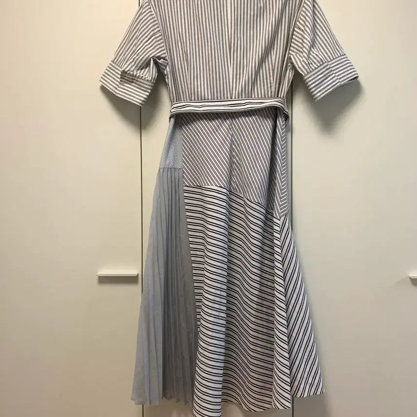 [BUNJANG] IT MICHAA Striped Midi Dress / IT MICHAA 스트라이프 원피스