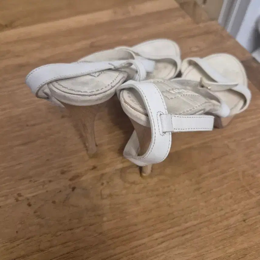 [BUNJANG] Ralph Lauren Black Label White Leather Sandal Heels / 랄프로렌 블랙라벨 화이트 샌들힐