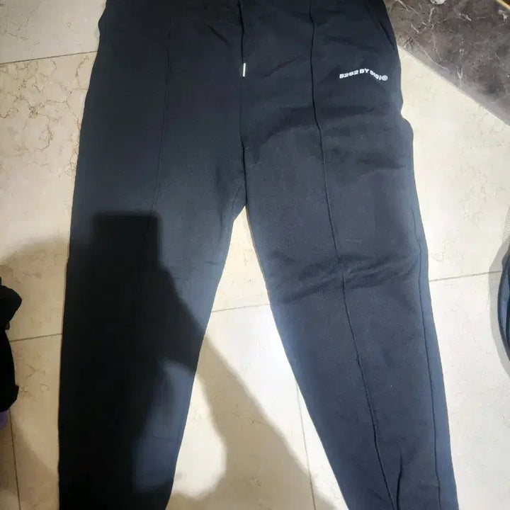 [BUNJANG] OIOI Apparel Sweatshirt &amp; Pants Set / OIOI 오아이오아이 옷 급처, 새상품,택O