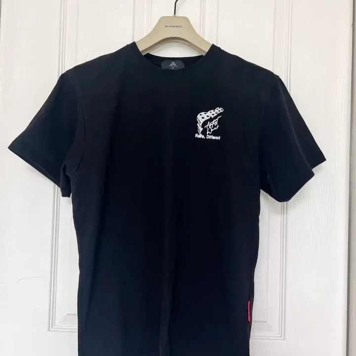 [BUNJANG] Artist Wear Black Short-Sleeve T-Shirt / Artist Wear 검정 반팔 티셔츠