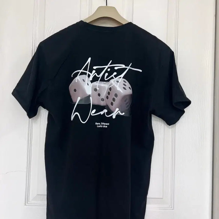 [BUNJANG] Artist Wear Black Short-Sleeve T-Shirt / Artist Wear 검정 반팔 티셔츠