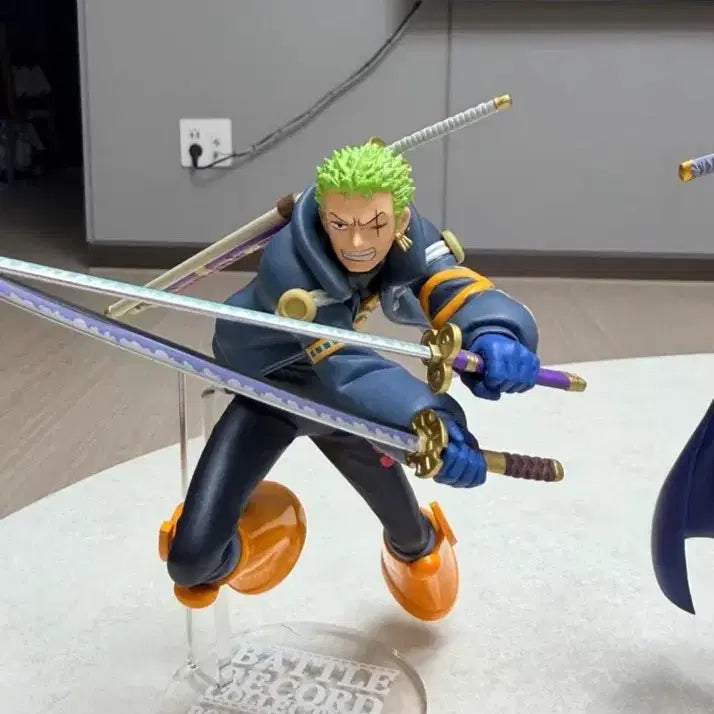 [BUNJANG] One Piece Roronoa Zoro Figure with Acrylic Base / 원피스 롤로노아 조로 피규어 (아크릴발판포함)