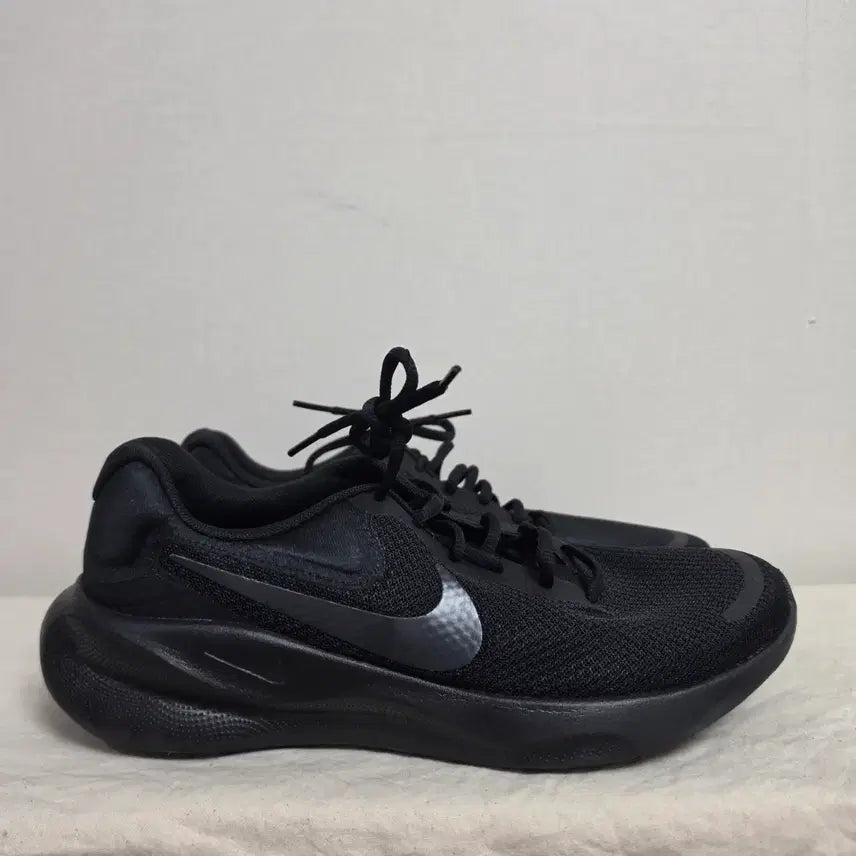[BUNJANG] Nike Revolution 7 All Black Running Shoes / 275나이키 레볼루션7 올블랙  -921