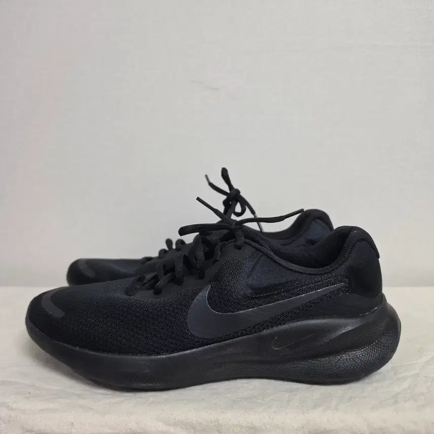 [BUNJANG] Nike Revolution 7 All Black Running Shoes / 275나이키 레볼루션7 올블랙  -921