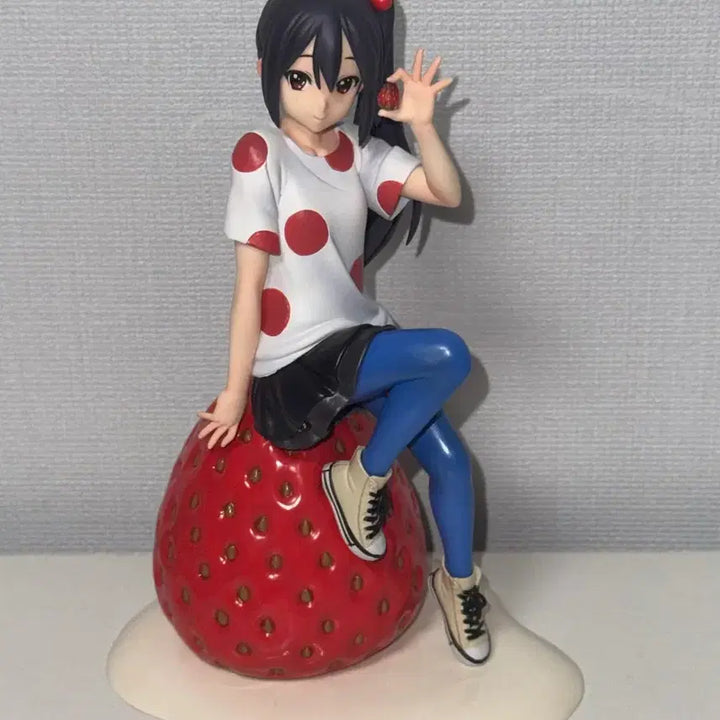 [BUNJANG] K-On! Azusa Nakano Strawberry Scale Figure / 급처 이번주만) 케이온 아즈사 딸기 스케일 피규어