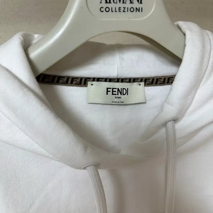 [BUNJANG] Fendi FF Roma Cropped Hoodie / 펜디 FF 로마 크롭 후드티