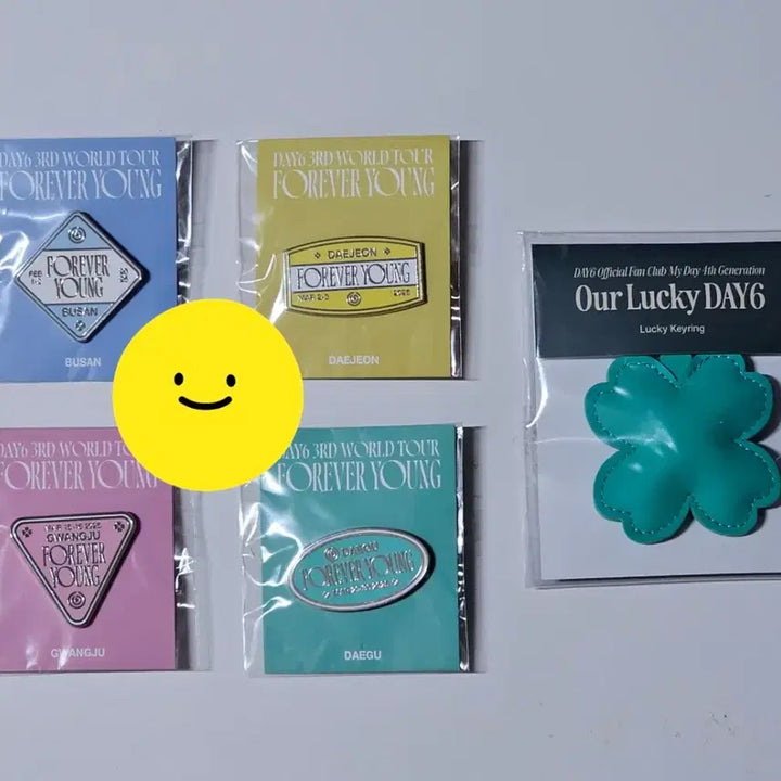 [BUNJANG] Day6 Forever Young Battle Badge Set (4 types) + Clover Keyring / 데이식스 포에버영 전투뱃지 4종+클로버키링