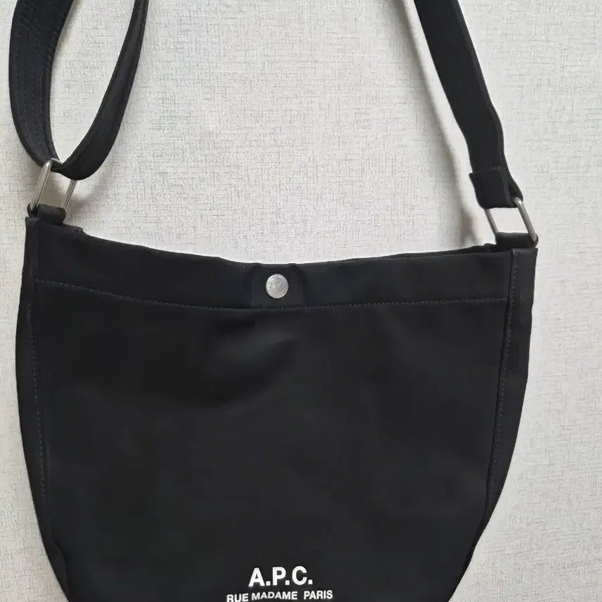 [BUNJANG] A.P.C. Black Small Crossbody Shoulder Bag / APC 아페쎄 블랙 스몰 크로스바디 숄더백