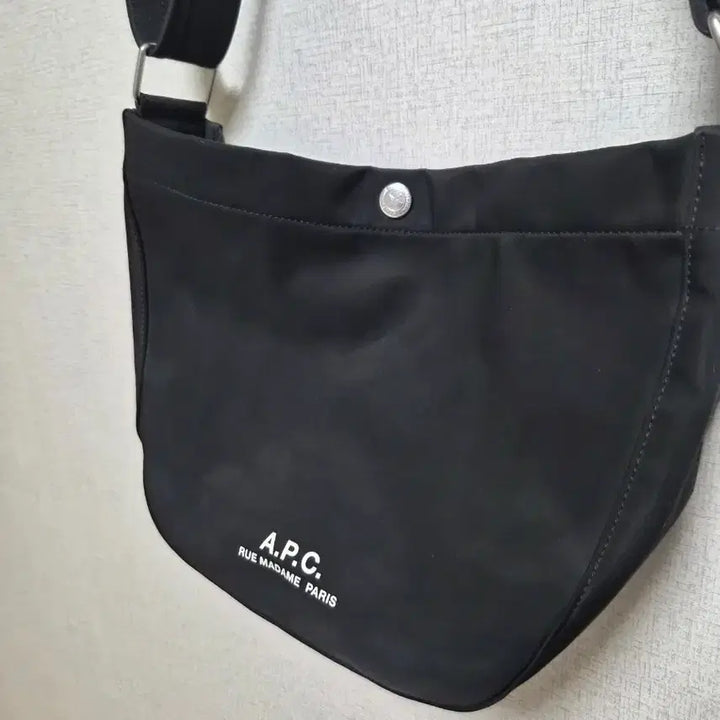 [BUNJANG] A.P.C. Black Small Crossbody Shoulder Bag / APC 아페쎄 블랙 스몰 크로스바디 숄더백