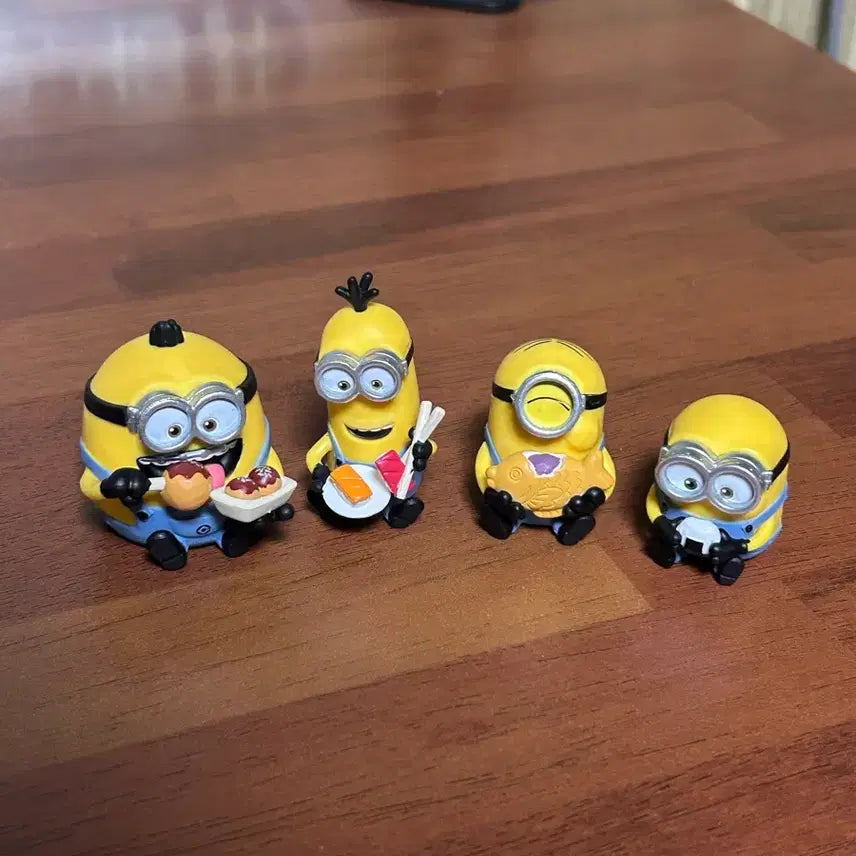 [BUNJANG] Minions "Yum Yum" Series Gacha Figures Full Set (4 Types) / 미니언즈 냠냠 시리즈  가챠/캡슐토이/피규어 4종 set 일괄판매