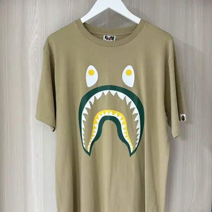 [BUNJANG] BAPE Shark Short Sleeve T-Shirt Khaki / BAPE 베이프 샤크 반팔 티셔츠 카키