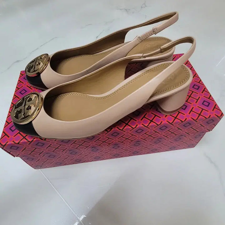 [BUNJANG] Tory Burch Two-Tone Sandals (US 5 / 225mm) / 새제품 토리버치 225사이즈(US 5사이즈)투톤 샌들 구두 단화