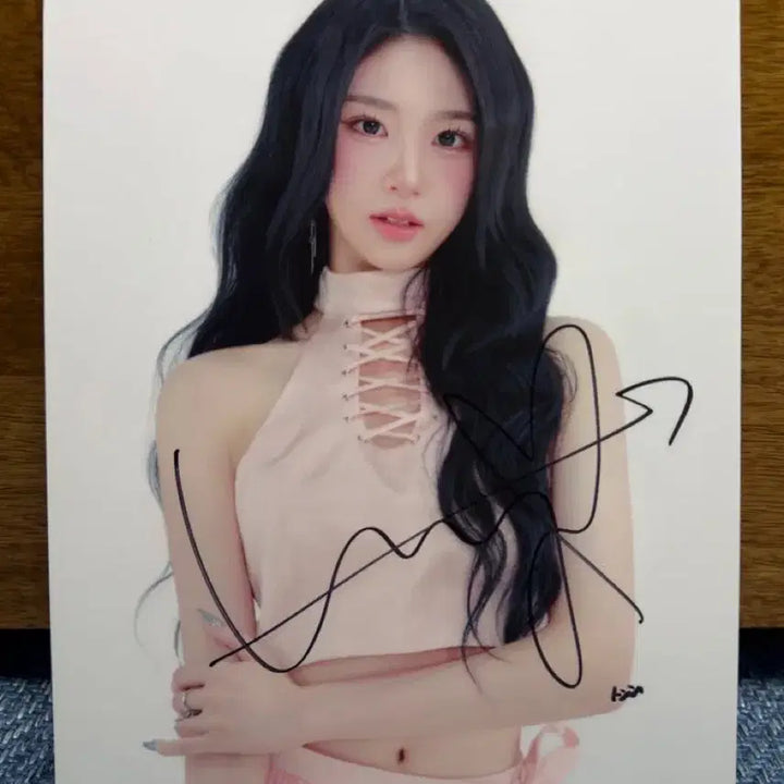 [BUNJANG] tripleS NewJeon Concert Lucky Draw Signed Frame / 트리플에스 콘서트 럭드 2등 신위 싸인 액자  양도