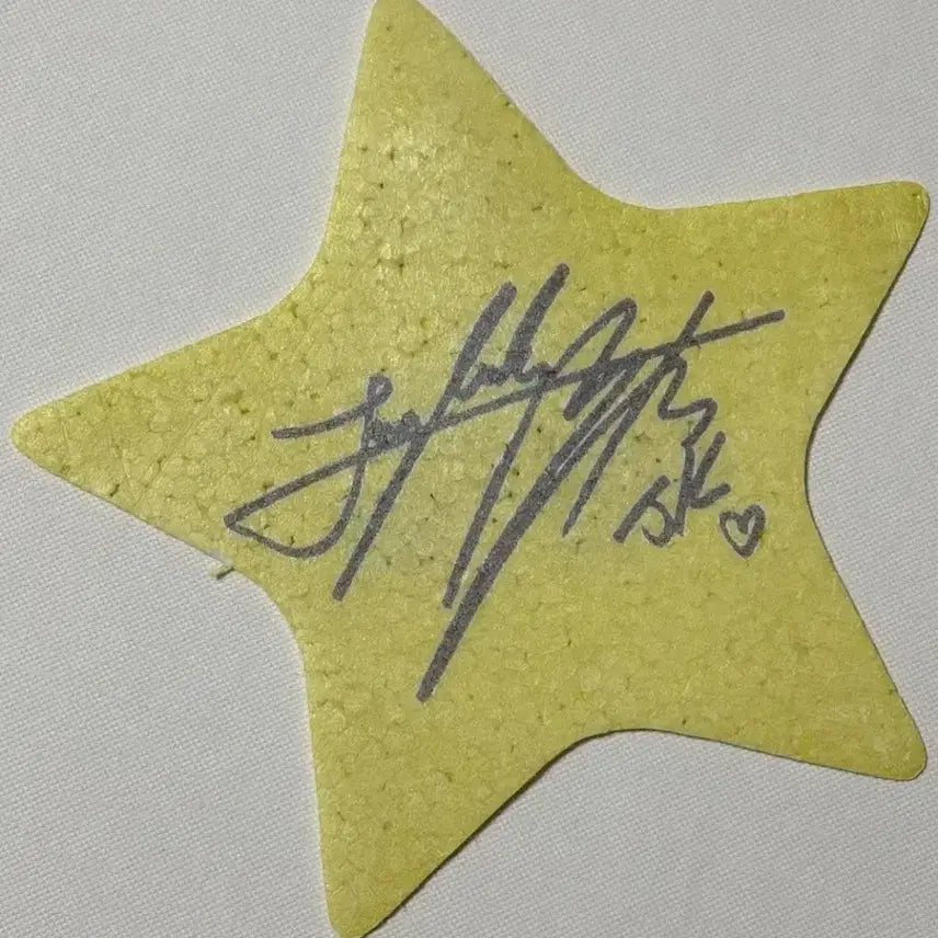[BUNJANG] BTS Jungkook Japan Fanmeeting Muster Autograph Star Confetti / 방탄 정국 일본 팬미팅 머스터 싸인 별 친필 콘서트 컨페티 희귀