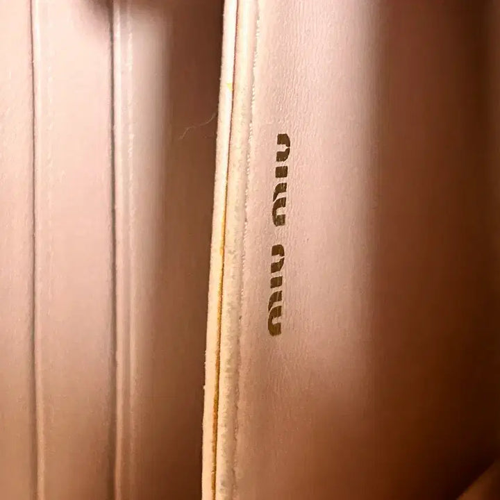[BUNJANG] Miu Miu Madras Leather Wallet Pink / 미우미우 마테라쎄 반지갑 핑크