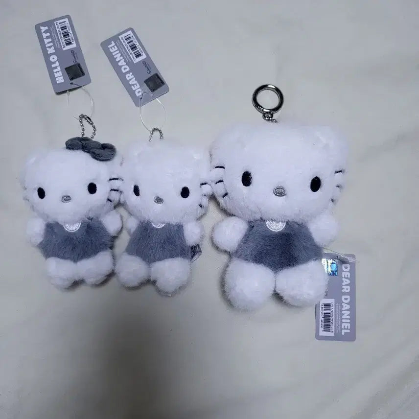 [BUNJANG] Monotone Doll Keyring Set (Hello Kitty/Dear Daniel) Bundle / 모노톤 인형 키링 (헬로키티/디어다니엘) 3개 일괄