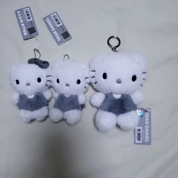 [BUNJANG] Monotone Doll Keyring Set (Hello Kitty/Dear Daniel) Bundle / 모노톤 인형 키링 (헬로키티/디어다니엘) 3개 일괄