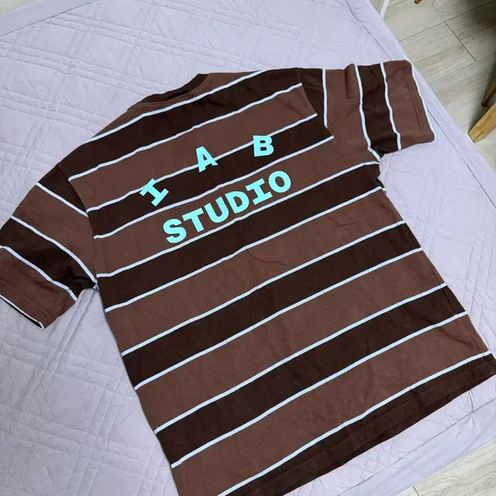 [BUNJANG] IAB Studio Stripe T-Shirt Brown XL / 아이앱 스튜디오 스트라이프 티셔츠 브라운 xl 상태최상
