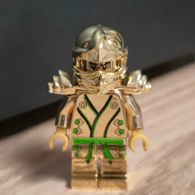 [BUNJANG] LEGO Ninjago Gold Ninja Lloyd Custom Chrome Minifigure / 레고 닌자고 골드닌자 로이드 크롬 커스텀