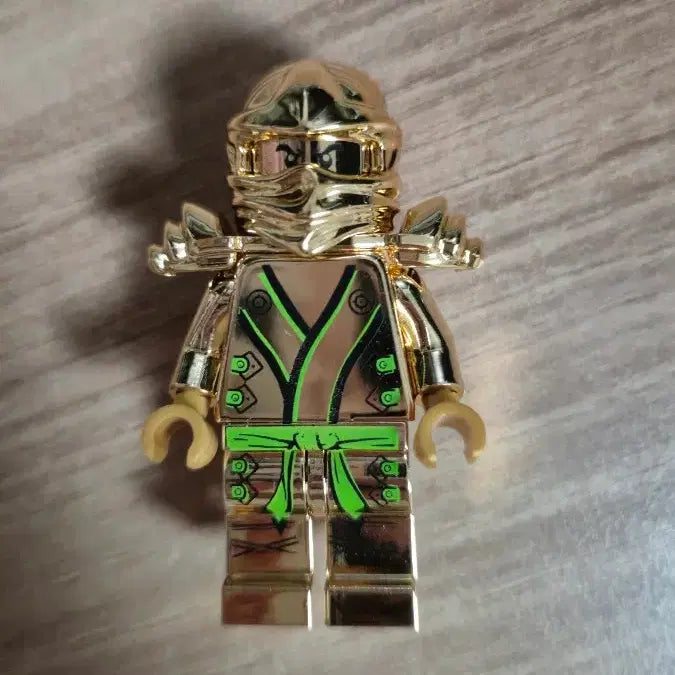 [BUNJANG] LEGO Ninjago Gold Ninja Lloyd Custom Chrome Minifigure / 레고 닌자고 골드닌자 로이드 크롬 커스텀