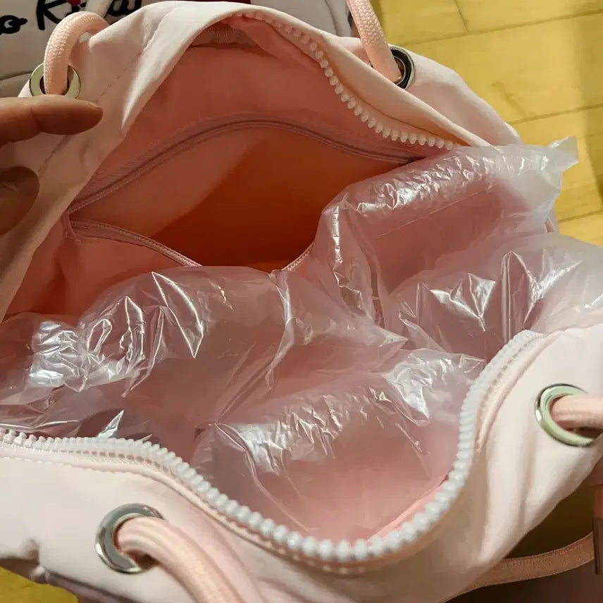 [BUNJANG] Hello Kitty Sporty Bag / 헬로키티 스포티 가방
