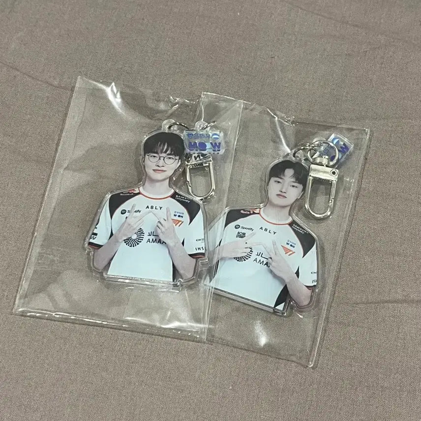 [BUNJANG] T1 Woori Bank Photocard Set (5 types) + Random Keyring (2 pcs) / 티원 T1 우리은행 포토카드 개인 5종+랜덤 키링2개 (미개봉 새제품)