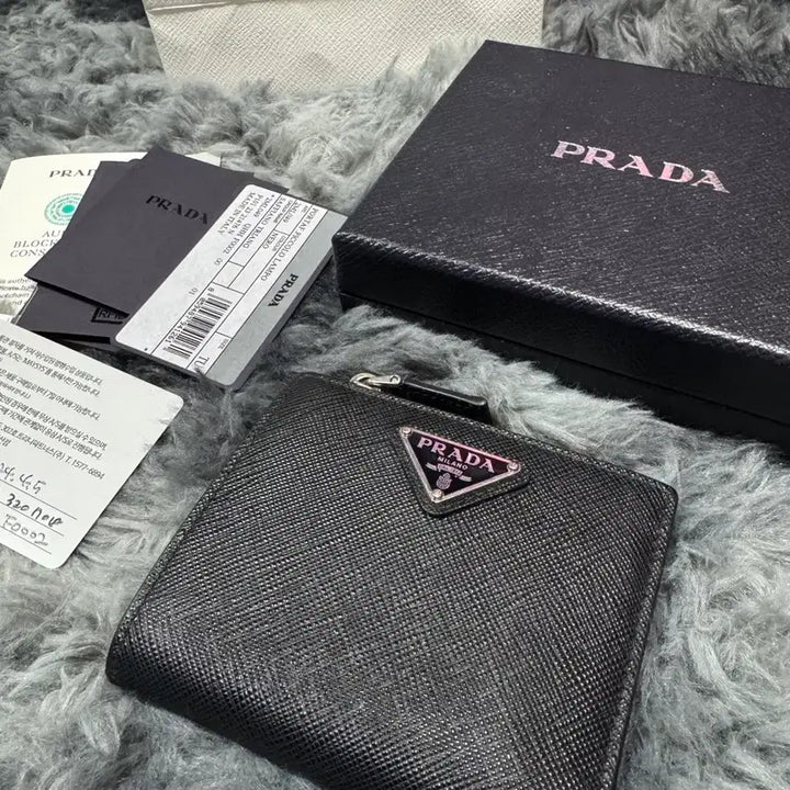 [BUNJANG] Prada Triangle Logo Bifold Wallet / 프라다 PRADA 삼각로고 반지갑 매장판 신제품 풀구성