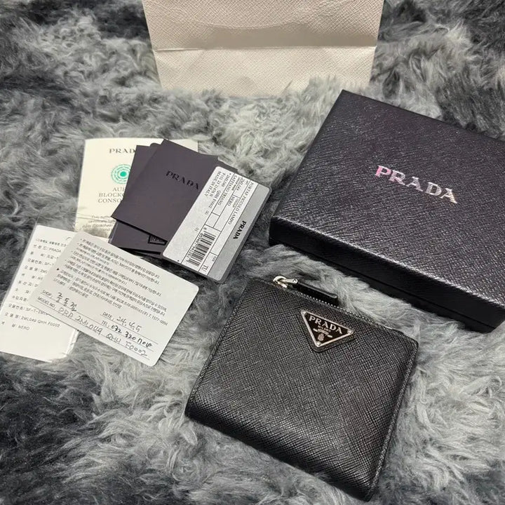 [BUNJANG] Prada Triangle Logo Bifold Wallet / 프라다 PRADA 삼각로고 반지갑 매장판 신제품 풀구성