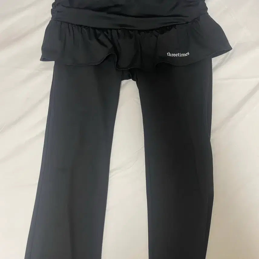 [BUNJANG] 3Times Elfin Skirt-Pants with Pop-up Commemorative Pin / 쓰리타임즈 Elfin skirt-pant (팝업 기념 뱃지도 드랴요)