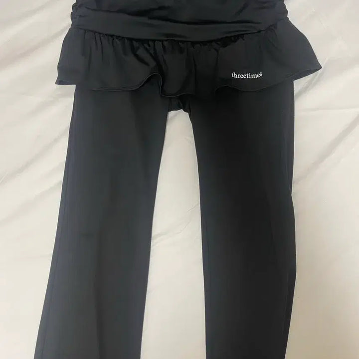 [BUNJANG] 3Times Elfin Skirt-Pants with Pop-up Commemorative Pin / 쓰리타임즈 Elfin skirt-pant (팝업 기념 뱃지도 드랴요)