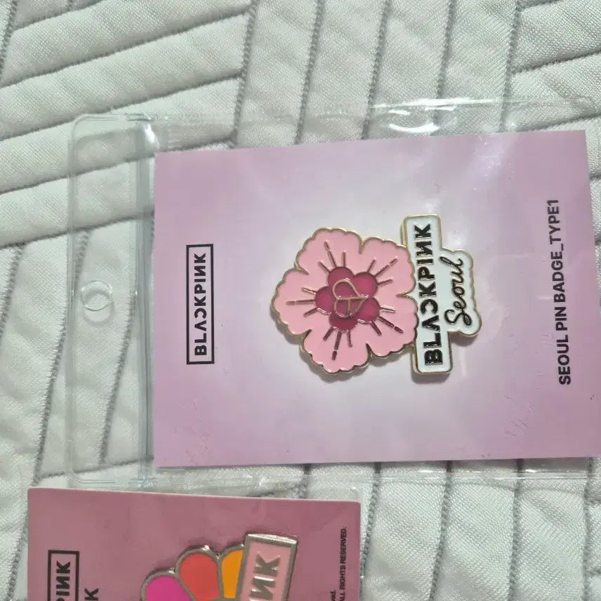 [BUNJANG] BLACKPINK Takashi Murakami Collaboration Brooch Badge / BLACKPINK 무라카미 다카시 콜라보 브로치 /블랙핑크 서울 뱃지