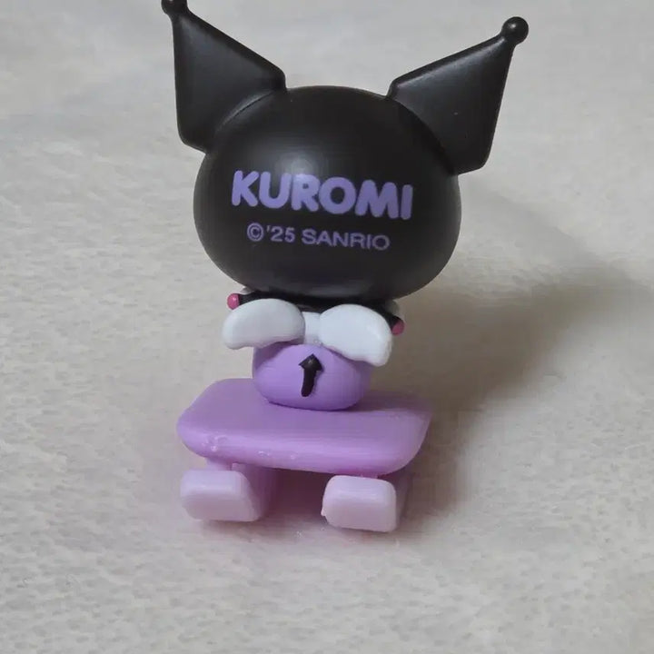 [BUNJANG] Sanrio Kuromi Sled Swing Gacha Figure / 산리오 쿠로미 썰매 스윙 가챠 피규어
