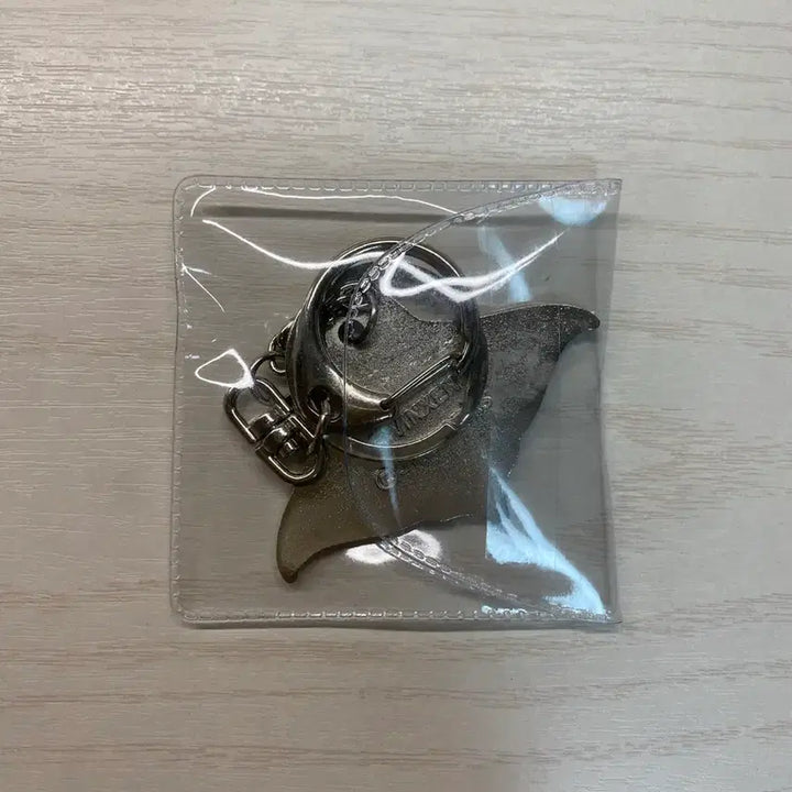 [BUNJANG] Lee Byung Jae VINXEN PadoCon 5 Manta Stingray Keyring / 이병재 빈첸 파도콘5 만타 가오리 키링