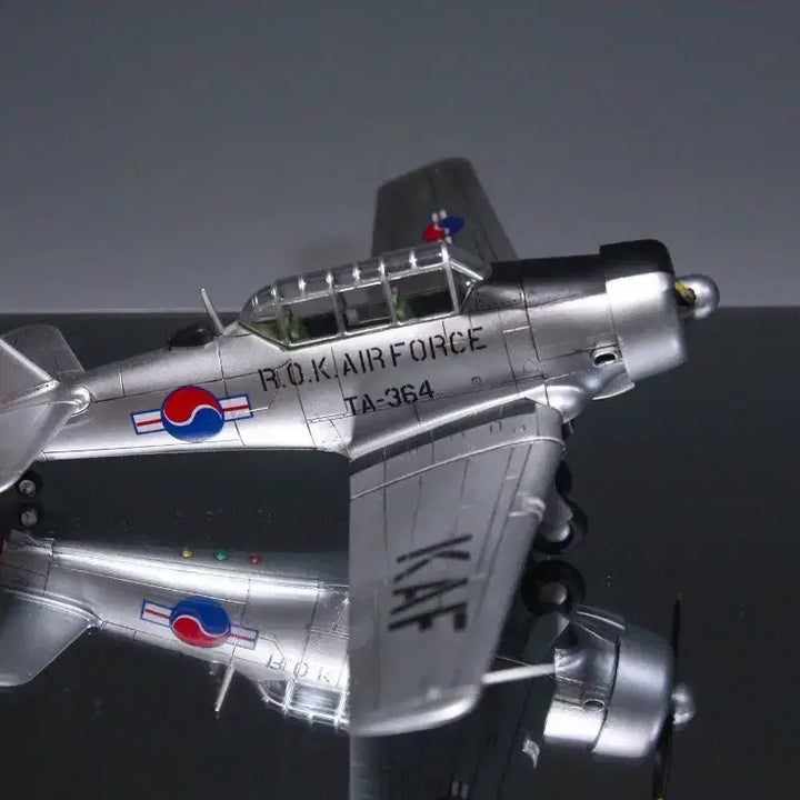 [BUNJANG] Republic of Korea Air Force T-6 Texan 1/72 Scale Model / 1/72 대한민국 공군 T-6 텍산
