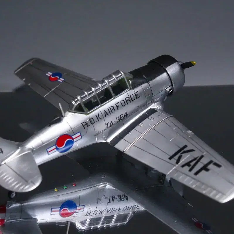 [BUNJANG] Republic of Korea Air Force T-6 Texan 1/72 Scale Model / 1/72 대한민국 공군 T-6 텍산