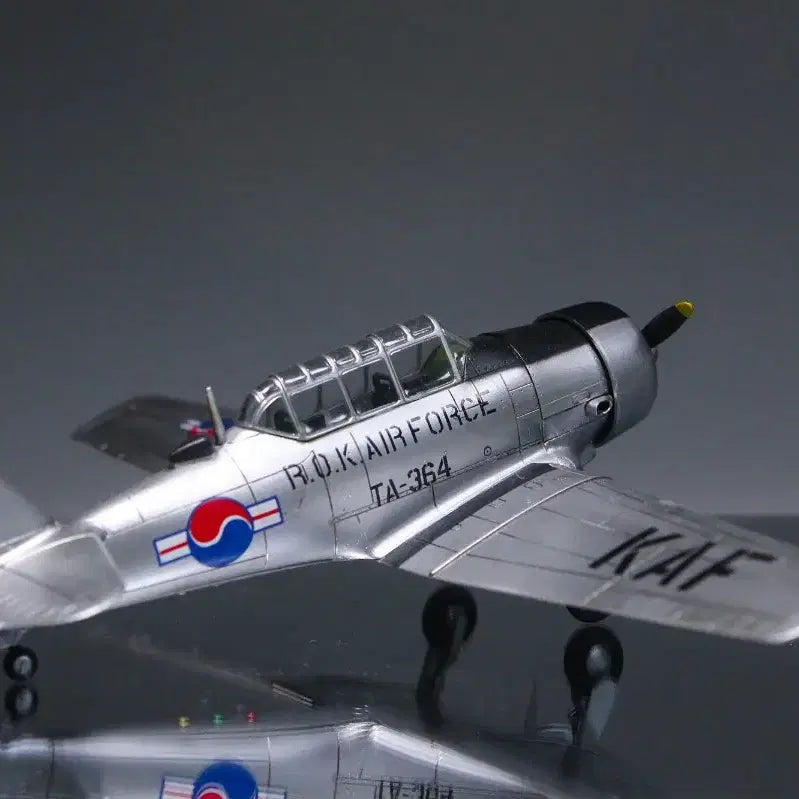 [BUNJANG] Republic of Korea Air Force T-6 Texan 1/72 Scale Model / 1/72 대한민국 공군 T-6 텍산