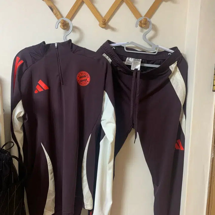 [BUNJANG] FC Bayern Munich 24/25 Training Suit Set / 바이에른 뮌헨 24/25 트레이닝복 세트