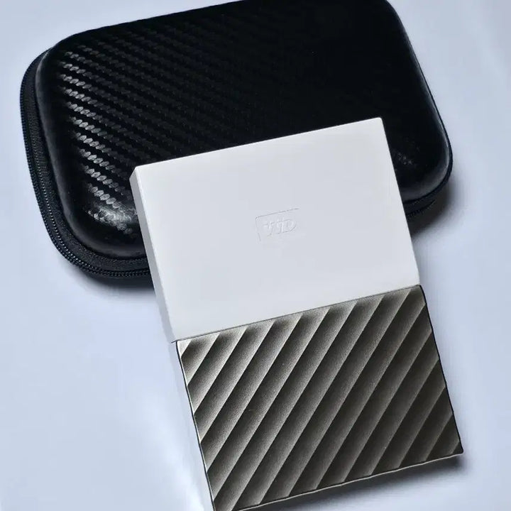 [BUNJANG] WD My Passport Ultra 4TB External Hard Drive - White Gold / WD My Passport Ultra 4TB 외장하드 화이트골드