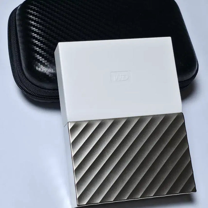 [BUNJANG] WD My Passport Ultra 4TB External Hard Drive - White Gold / WD My Passport Ultra 4TB 외장하드 화이트골드