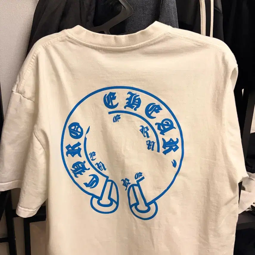 [BUNJANG] White Short Sleeve T-Shirt with Blue Embroidery / 화이트 반팔티